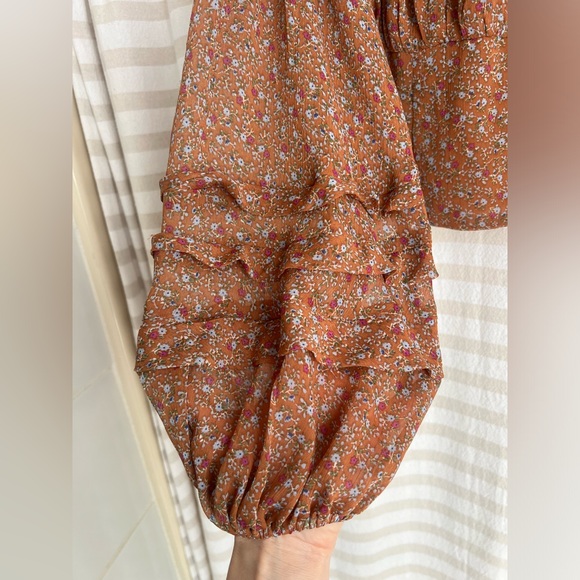 ASTR Off the Shoulder Cropped Blouse - Picture 5 of 7